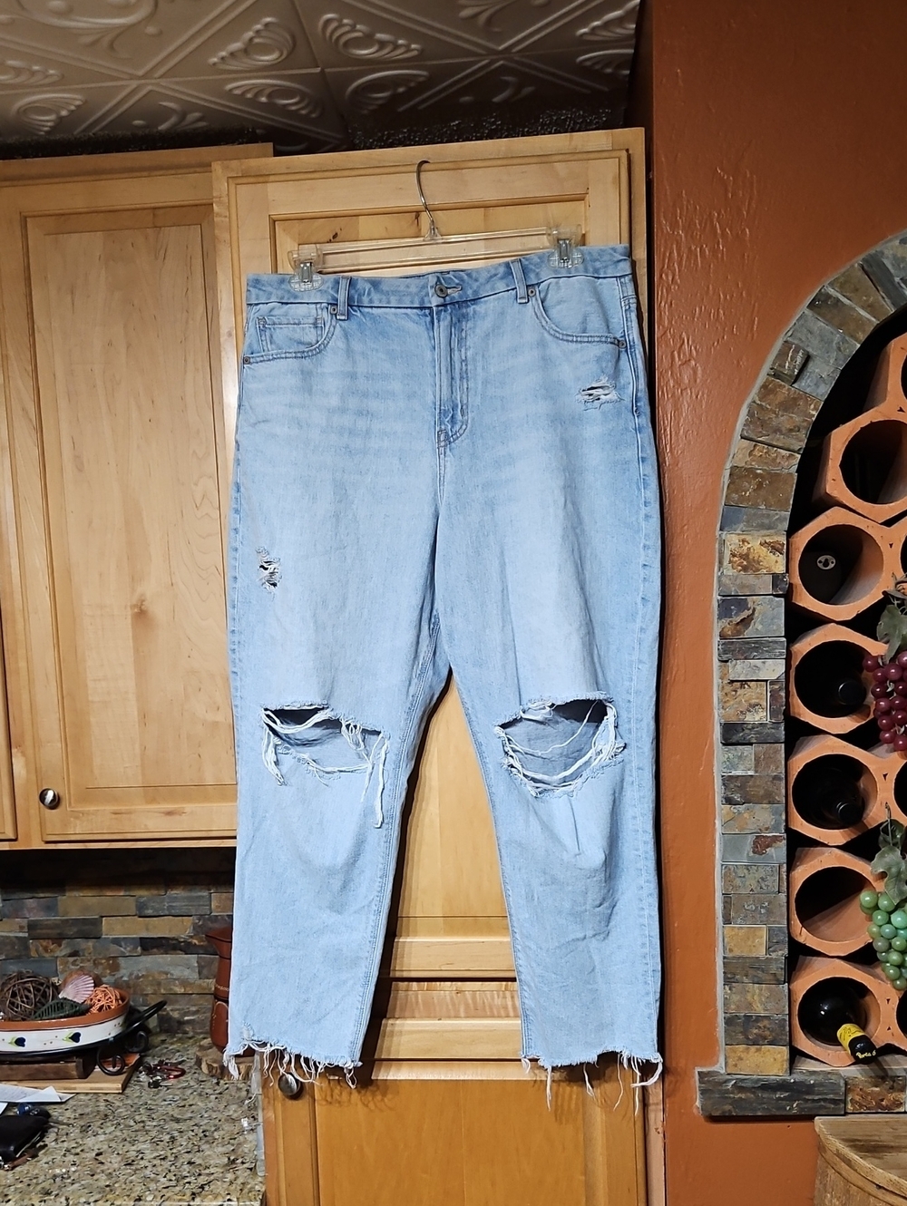 American Eagle Light Wash Blue Strigid Mom Jean High Rise Straight Leg Jeans